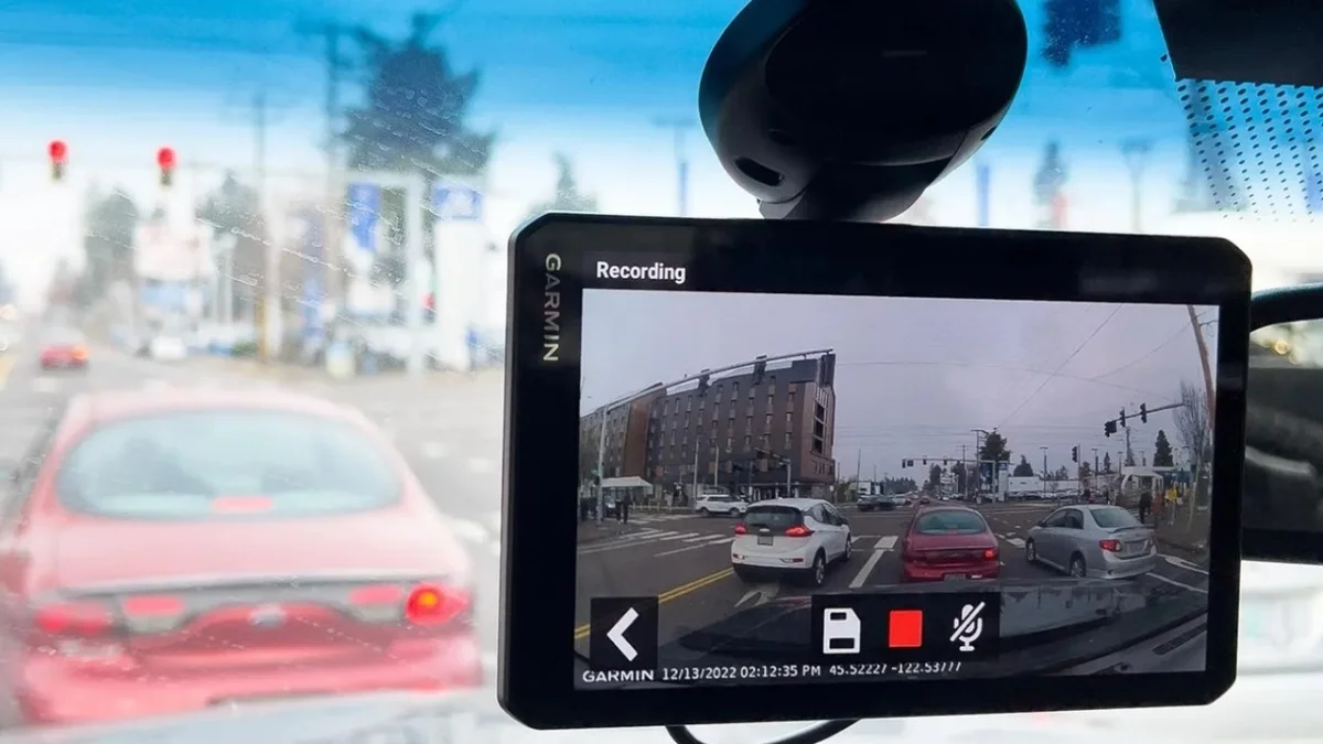 Araç İçinde Yeni Dönem: Navigasyon İçin Telefon Tutucu Kullanmak 21 Bin TL Ceza Yemenize Neden Olabilir